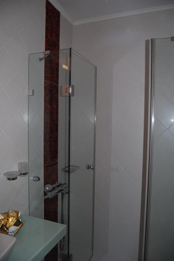 Room "Honeybee" In A Neoclassical House Kastoria Exteriér fotografie