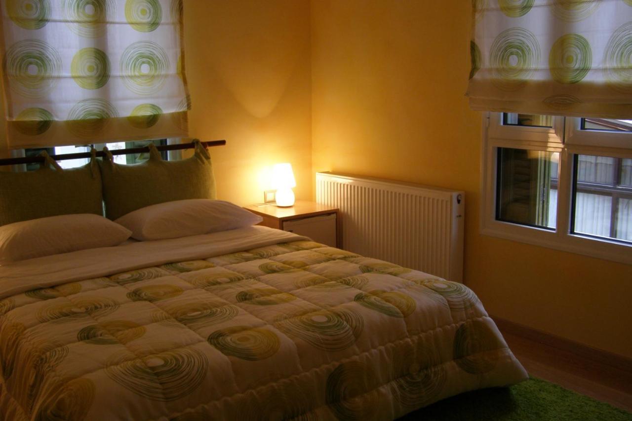 Room "Honeybee" In A Neoclassical House Kastoria Exteriér fotografie